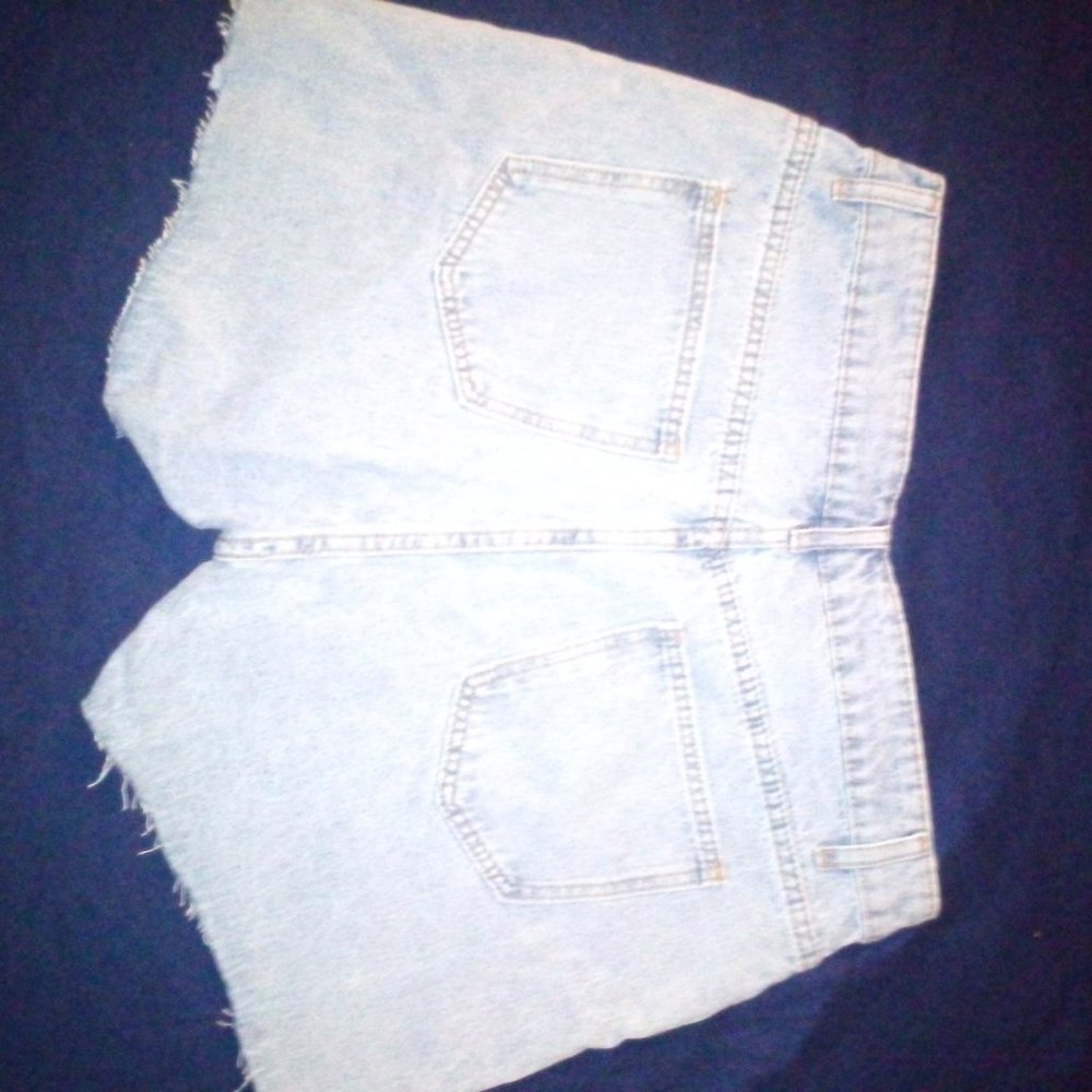 Shorts - Picture 2 of 2
